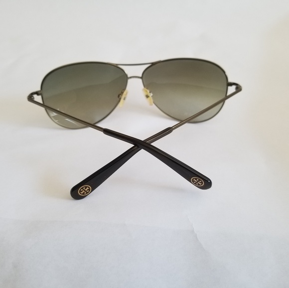 Tory Burch Accessories - Tory Burch 6006 Aviator sunglasses